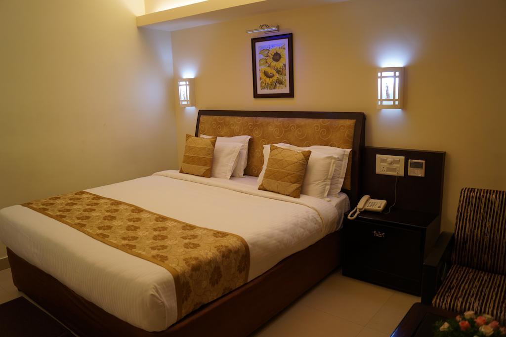 Hotel Budhil Park Βιζαχαπατνάμ Δωμάτιο φωτογραφία