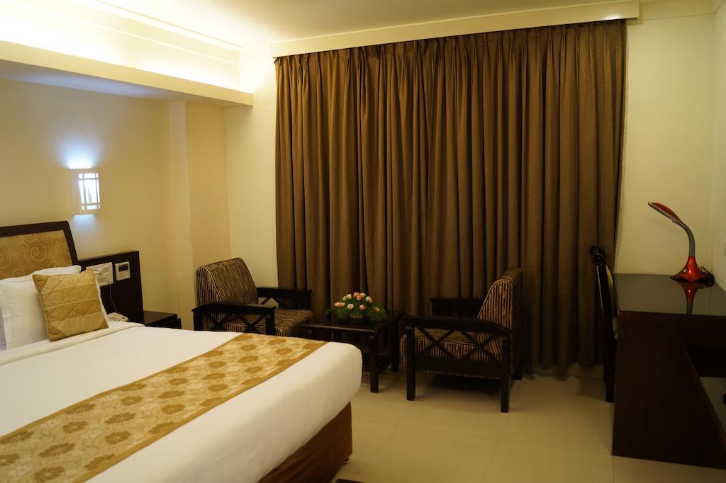 Hotel Budhil Park Βιζαχαπατνάμ Δωμάτιο φωτογραφία