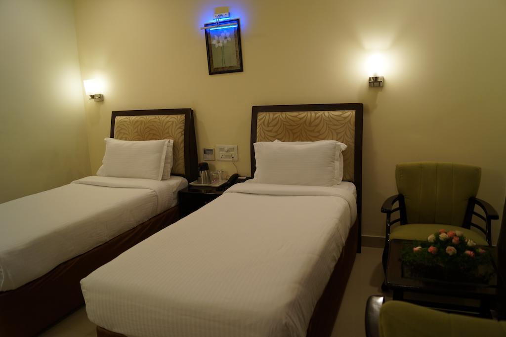 Hotel Budhil Park Βιζαχαπατνάμ Δωμάτιο φωτογραφία