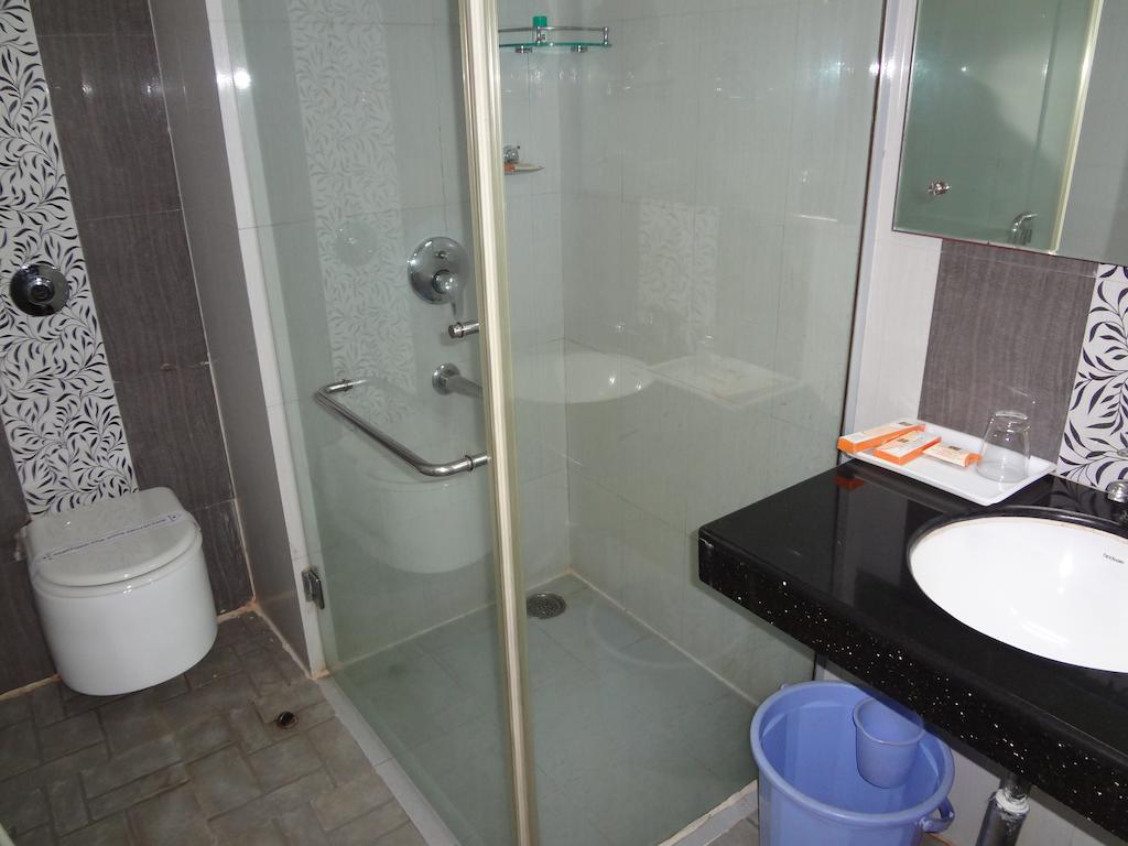 Hotel Budhil Park Βιζαχαπατνάμ Δωμάτιο φωτογραφία