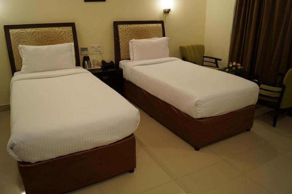 Hotel Budhil Park Βιζαχαπατνάμ Δωμάτιο φωτογραφία