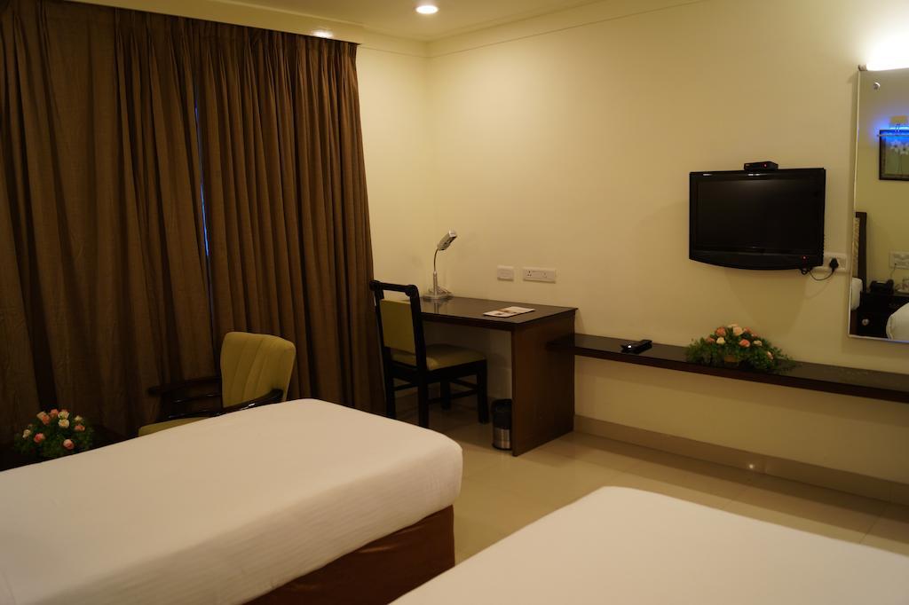Hotel Budhil Park Βιζαχαπατνάμ Εξωτερικό φωτογραφία