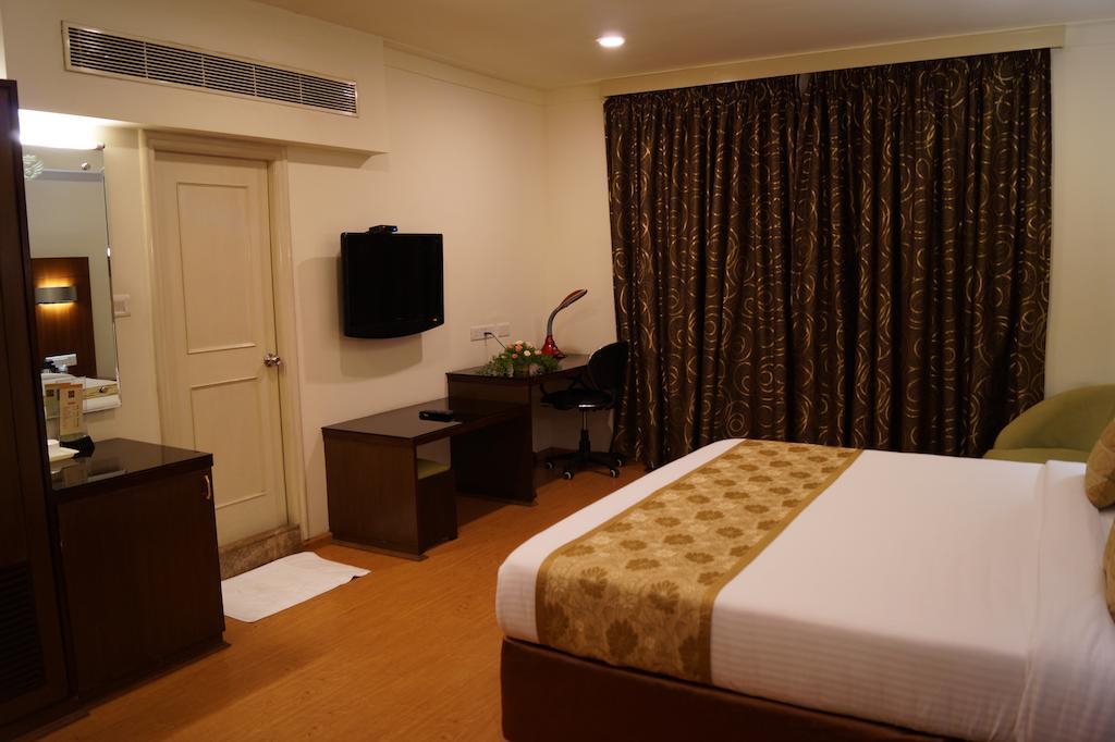 Hotel Budhil Park Βιζαχαπατνάμ Εξωτερικό φωτογραφία