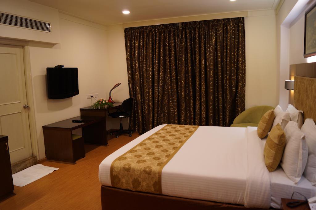 Hotel Budhil Park Βιζαχαπατνάμ Εξωτερικό φωτογραφία