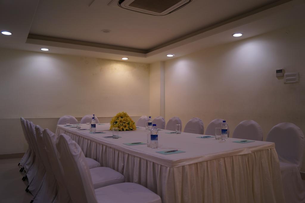 Hotel Budhil Park Βιζαχαπατνάμ Εξωτερικό φωτογραφία