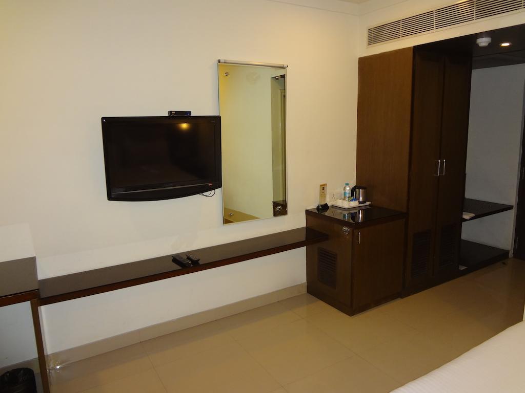 Hotel Budhil Park Βιζαχαπατνάμ Εξωτερικό φωτογραφία