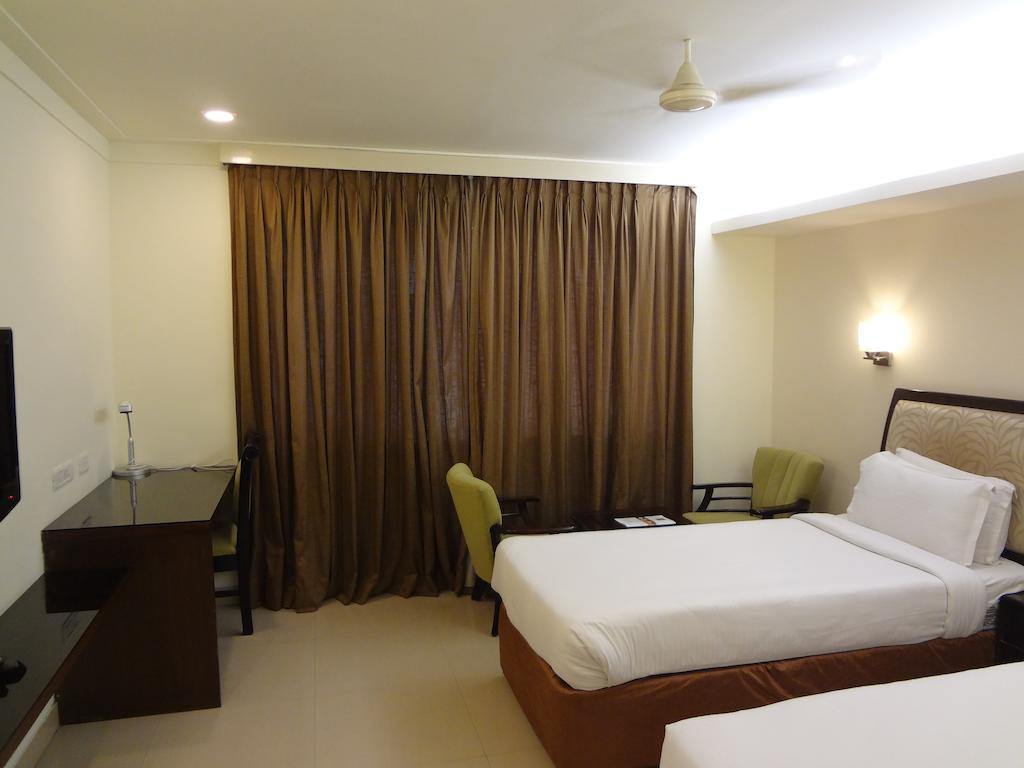 Hotel Budhil Park Βιζαχαπατνάμ Εξωτερικό φωτογραφία