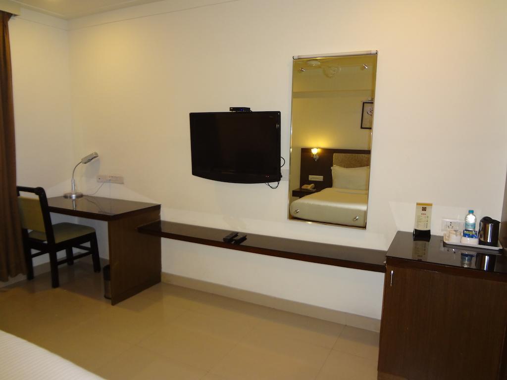 Hotel Budhil Park Βιζαχαπατνάμ Εξωτερικό φωτογραφία