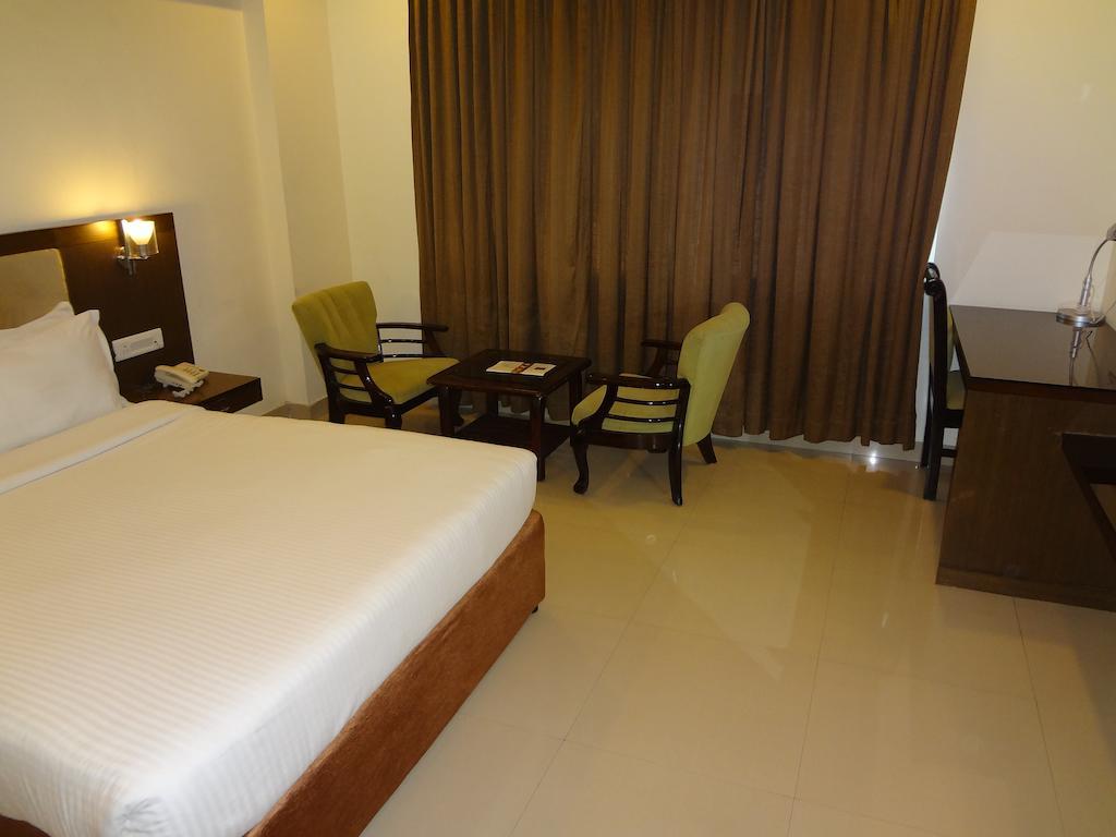 Hotel Budhil Park Βιζαχαπατνάμ Εξωτερικό φωτογραφία