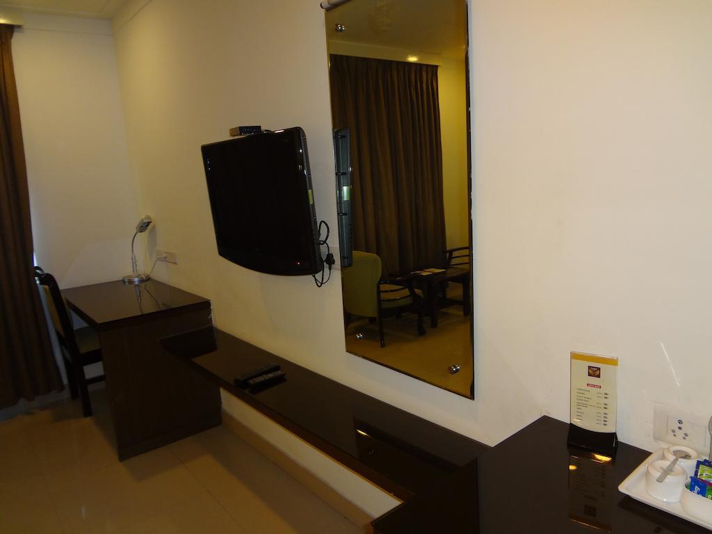 Hotel Budhil Park Βιζαχαπατνάμ Εξωτερικό φωτογραφία