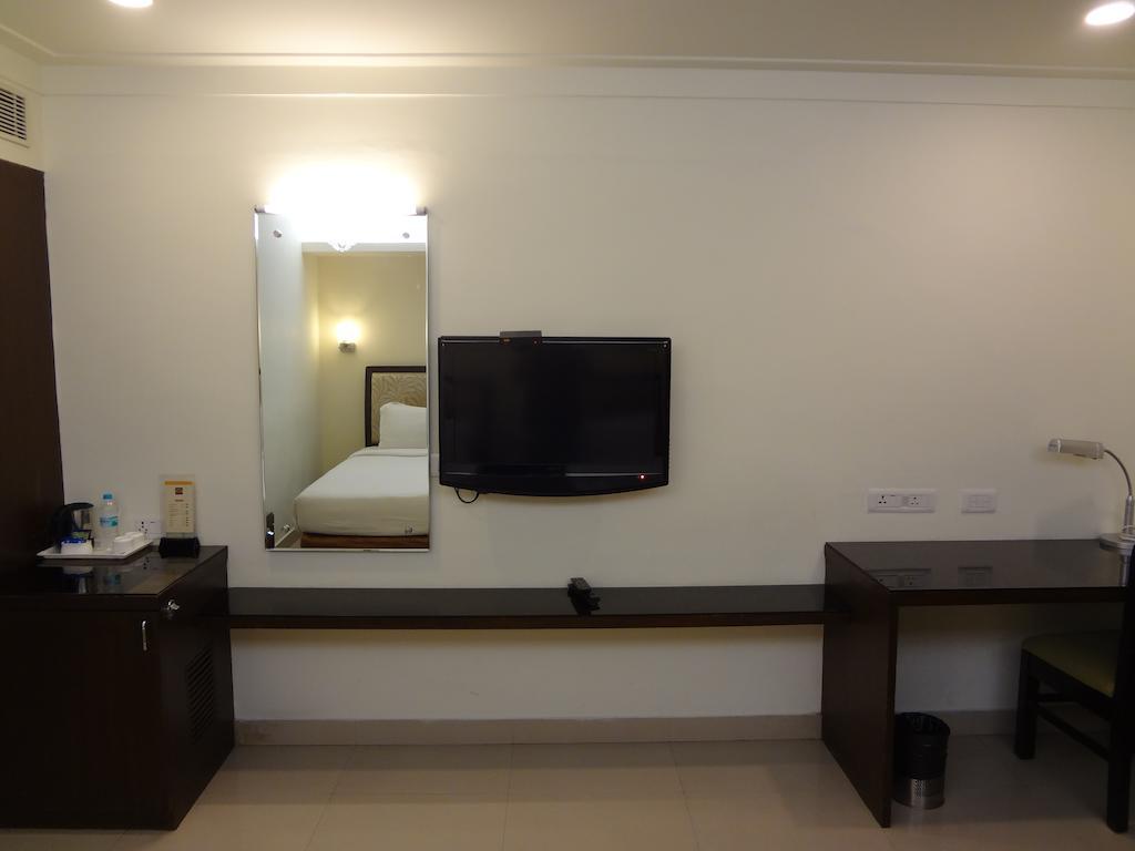 Hotel Budhil Park Βιζαχαπατνάμ Εξωτερικό φωτογραφία