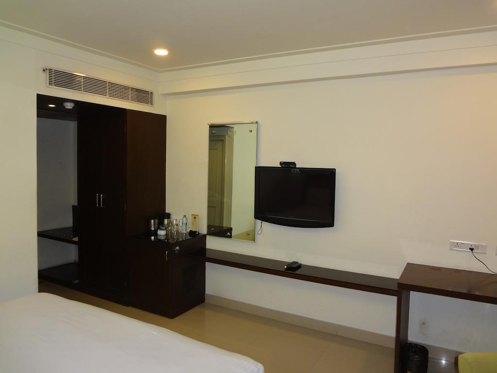 Hotel Budhil Park Βιζαχαπατνάμ Εξωτερικό φωτογραφία