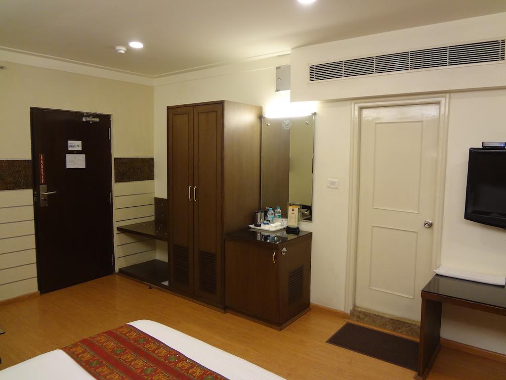 Hotel Budhil Park Βιζαχαπατνάμ Εξωτερικό φωτογραφία