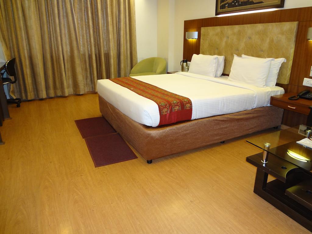 Hotel Budhil Park Βιζαχαπατνάμ Εξωτερικό φωτογραφία