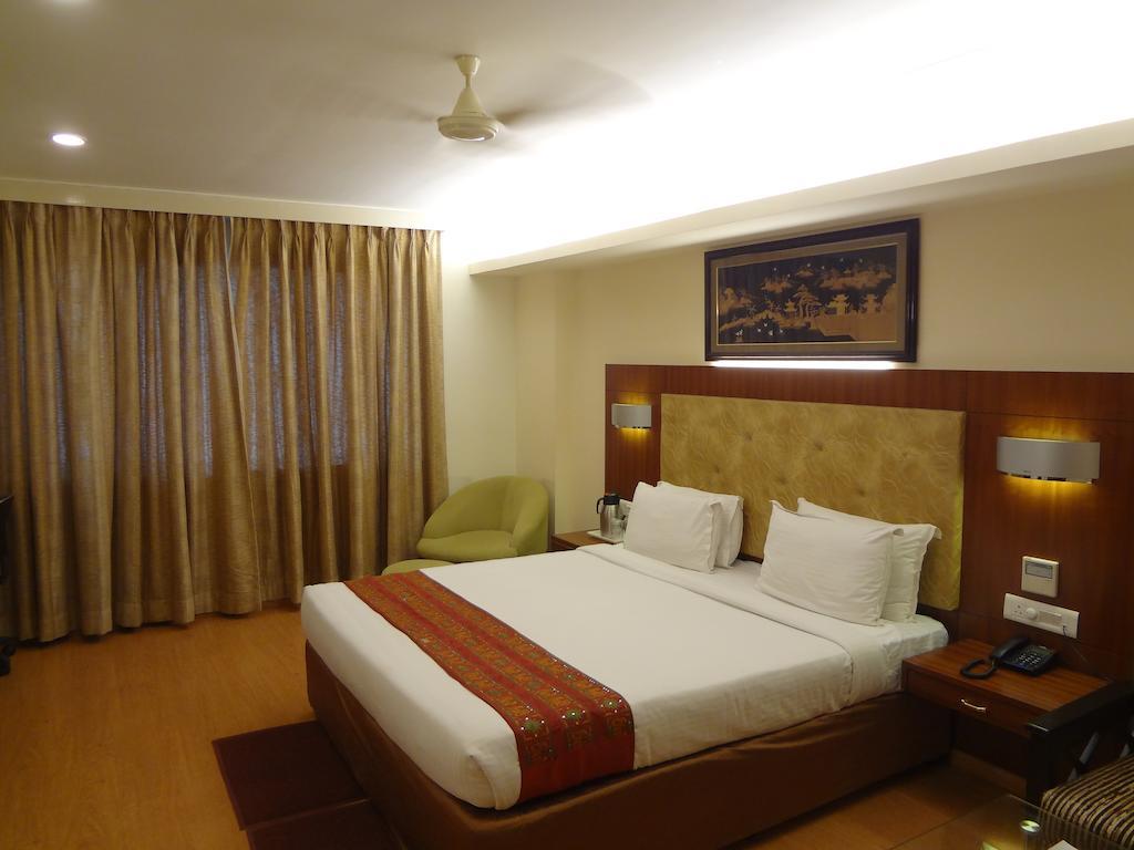 Hotel Budhil Park Βιζαχαπατνάμ Εξωτερικό φωτογραφία